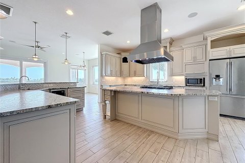 House in Palm Harbor, Florida 4 bedrooms, 339.65 sq.m. № 1635952 - photo 18