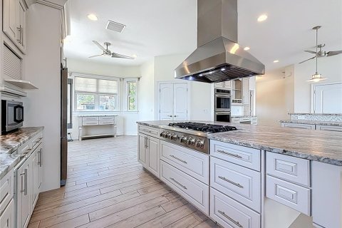 House in Palm Harbor, Florida 4 bedrooms, 339.65 sq.m. № 1635952 - photo 22
