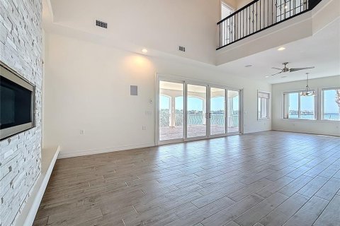 House in Palm Harbor, Florida 4 bedrooms, 339.65 sq.m. № 1635952 - photo 11