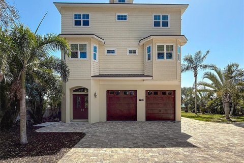 House in Palm Harbor, Florida 4 bedrooms, 339.65 sq.m. № 1635952 - photo 6