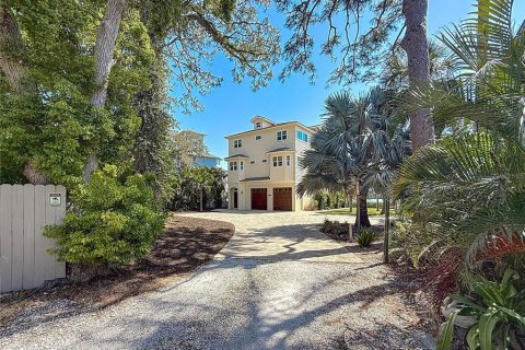 House in Palm Harbor, Florida 4 bedrooms, 339.65 sq.m. № 1635952 - photo 5