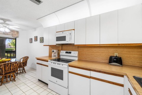 Condo in Boynton Beach, Florida, 2 bedrooms  № 2188116 - photo 10