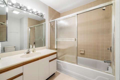 Condo in Boynton Beach, Florida, 2 bedrooms  № 2188116 - photo 19