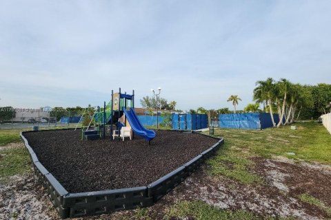 Touwnhouse à vendre à Margate, Floride: 3 chambres, 130.06 m2 № 2016471 - photo 15