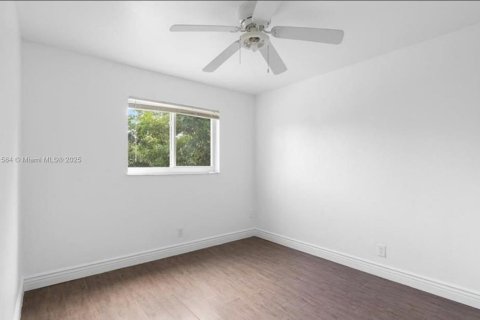 Touwnhouse à vendre à Margate, Floride: 3 chambres, 130.06 m2 № 2016471 - photo 2