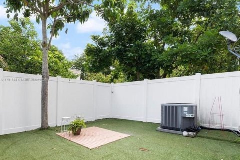 Touwnhouse à vendre à Margate, Floride: 3 chambres, 130.06 m2 № 2016471 - photo 7