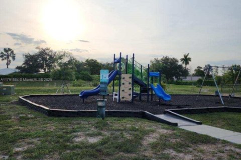 Touwnhouse à vendre à Margate, Floride: 3 chambres, 130.06 m2 № 2016471 - photo 12