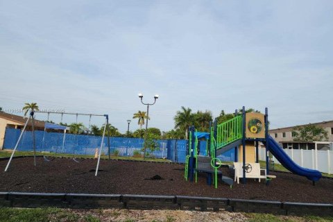 Touwnhouse à vendre à Margate, Floride: 3 chambres, 130.06 m2 № 2016471 - photo 16