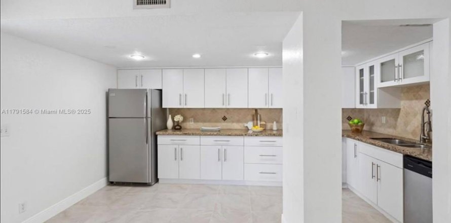 Touwnhouse à Margate, Floride 3 chambres, 130.06 m2 № 2016471