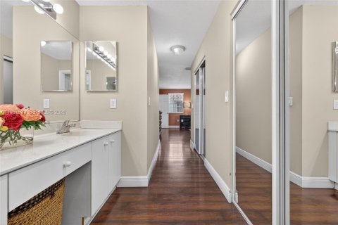 House in Sunrise, Florida 4 bedrooms, 229.28 sq.m. № 2043779 - photo 11