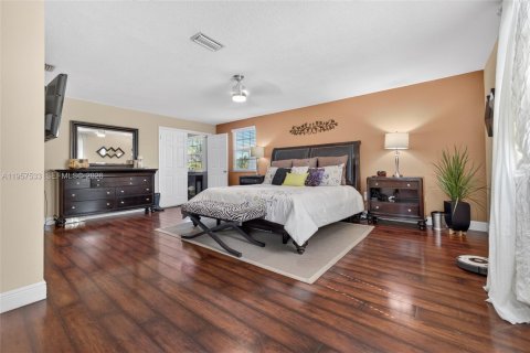 House in Sunrise, Florida 4 bedrooms, 229.28 sq.m. № 2043779 - photo 18