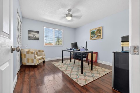 House in Sunrise, Florida 4 bedrooms, 229.28 sq.m. № 2043779 - photo 22