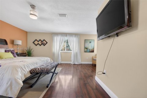 House in Sunrise, Florida 4 bedrooms, 229.28 sq.m. № 2043779 - photo 5