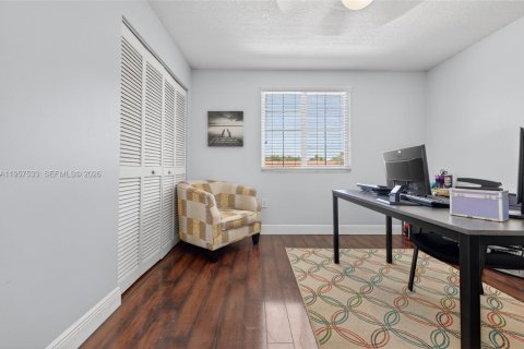 House in Sunrise, Florida 4 bedrooms, 229.28 sq.m. № 2043779 - photo 23