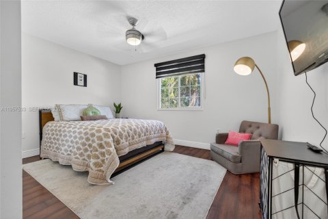 House in Sunrise, Florida 4 bedrooms, 229.28 sq.m. № 2043779 - photo 28