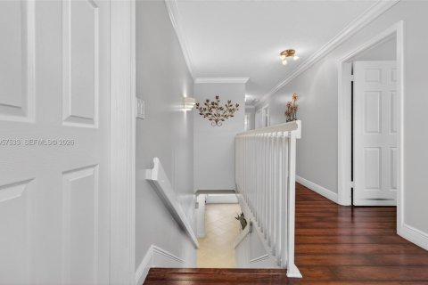 House in Sunrise, Florida 4 bedrooms, 229.28 sq.m. № 2043779 - photo 3