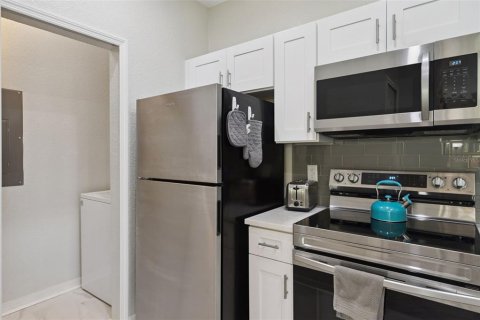 Condominio en venta en Kissimmee, Florida, 2 dormitorios, 83.7 m2 № 2234086 - foto 10