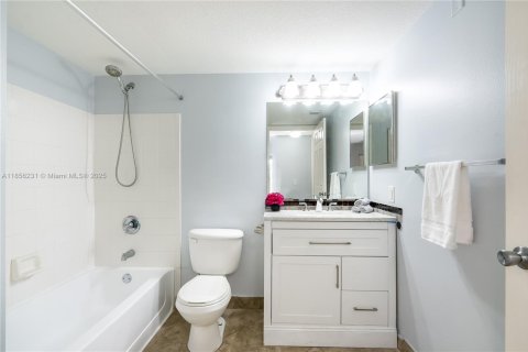 Condo in Boynton Beach, Florida, 2 bedrooms  № 1878440 - photo 24