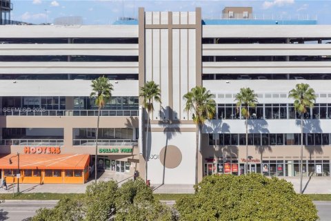 Купить кондоминиум в Майами, Флорида 2 спальни, 78.22м2, № 2025719 - фото 18
