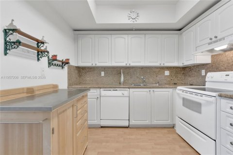 Купить кондоминиум в Майами, Флорида 2 спальни, 78.22м2, № 2025719 - фото 7