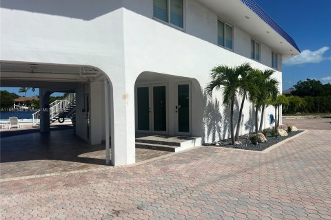 Villa ou maison à louer à Marathon, Floride: 5 chambres № 1890616 - photo 12