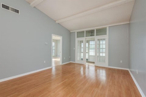 Condo in New Port Richey, Florida, 2 bedrooms № 2390991 - photo 5
