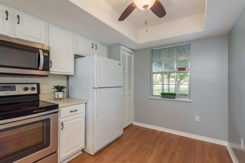 Condo in New Port Richey, Florida, 2 bedrooms № 2390991 - photo 11
