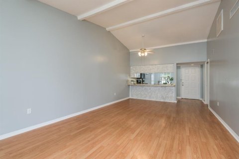 Condo in New Port Richey, Florida, 2 bedrooms № 2390991 - photo 6