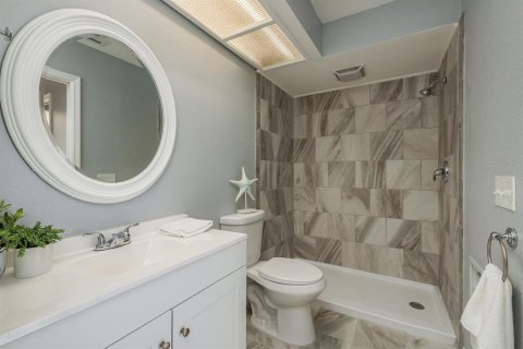 Condo in New Port Richey, Florida, 2 bedrooms № 2390991 - photo 14
