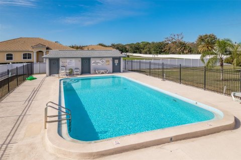 Condo in New Port Richey, Florida, 2 bedrooms № 2390991 - photo 28