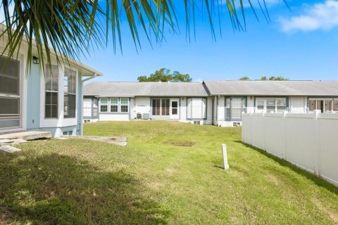 Condo in New Port Richey, Florida, 2 bedrooms № 2390991 - photo 27