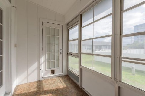 Condo in New Port Richey, Florida, 2 bedrooms № 2390991 - photo 19