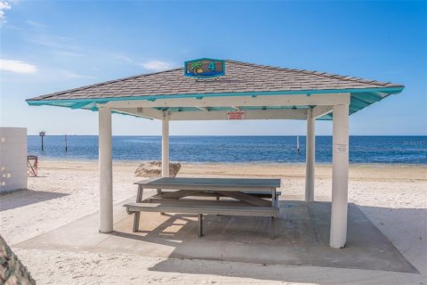 Condo in New Port Richey, Florida, 2 bedrooms № 2390991 - photo 30