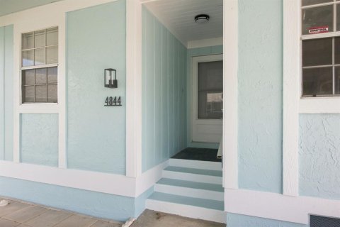 Condo in New Port Richey, Florida, 2 bedrooms № 2390991 - photo 22