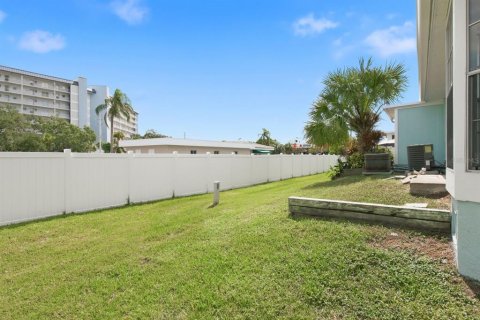 Condo in New Port Richey, Florida, 2 bedrooms № 2390991 - photo 23