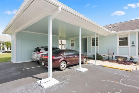 Condo in New Port Richey, Florida, 2 bedrooms № 2390991 - photo 2