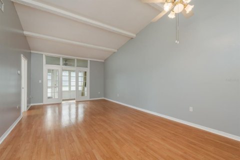Condo in New Port Richey, Florida, 2 bedrooms № 2390991 - photo 3