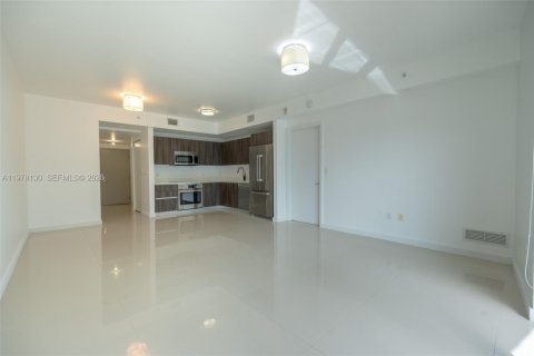 Condo in Miami, Florida, 1 bedroom  № 2041869 - photo 11