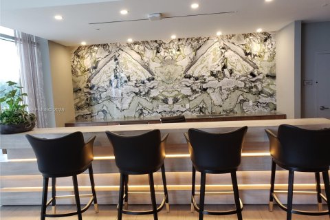 Condo in Miami, Florida, 1 bedroom  № 2041869 - photo 24