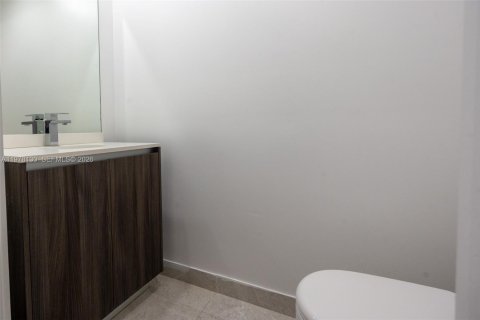 Condo in Miami, Florida, 1 bedroom  № 2041869 - photo 4