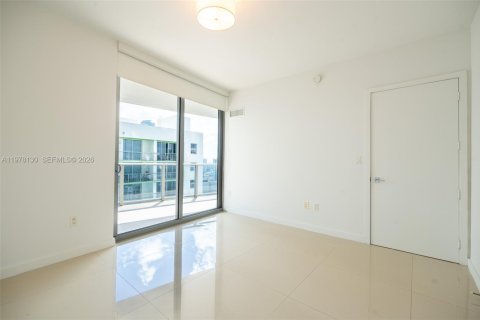 Condo in Miami, Florida, 1 bedroom  № 2041869 - photo 12
