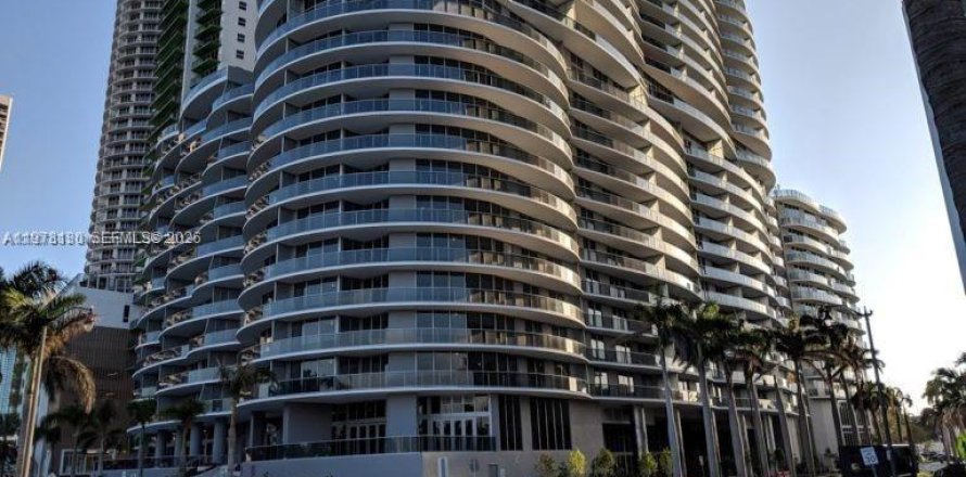 Condo in Miami, Florida, 1 bedroom  № 2041869