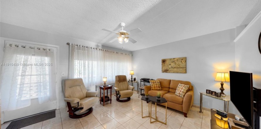 Condo in Hallandale Beach, Florida, 1 bedroom  № 1971766