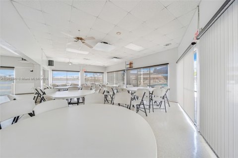 Condo in Hallandale Beach, Florida, 1 bedroom  № 1971766 - photo 26