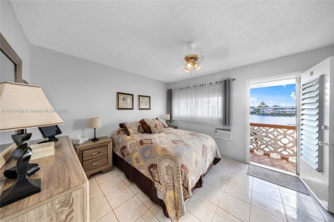 Condo in Hallandale Beach, Florida, 1 bedroom  № 1971766 - photo 13