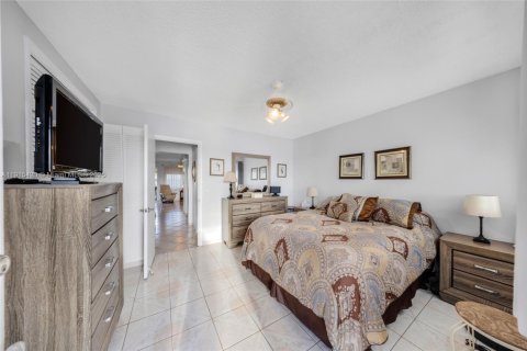 Condo in Hallandale Beach, Florida, 1 bedroom  № 1971766 - photo 14