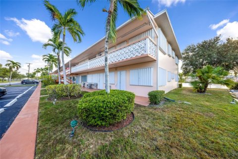 Condo in Hallandale Beach, Florida, 1 bedroom  № 1971766 - photo 21