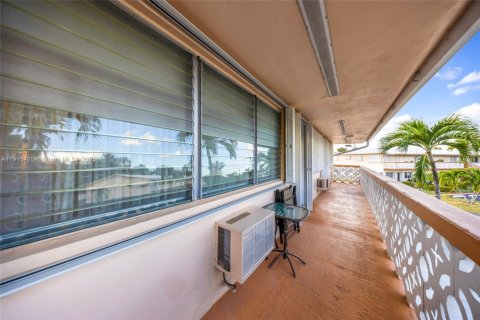 Condo in Hallandale Beach, Florida, 1 bedroom  № 1971766 - photo 20