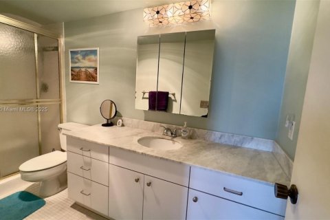 Condo in Hallandale Beach, Florida, 2 bedrooms  № 1929189 - photo 26