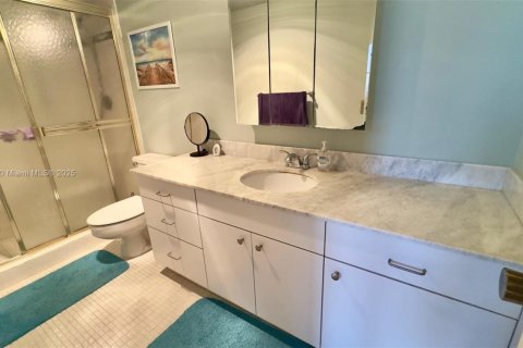 Condo in Hallandale Beach, Florida, 2 bedrooms  № 1929189 - photo 27